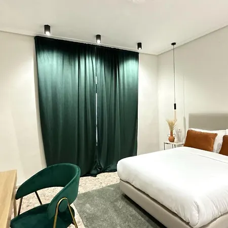 Valencia, Netflix, 4 Mins Walk To The Валенсия