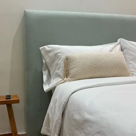Проживание в семье Valencia, Netflix, 4 Mins Walk To The Валенсия
