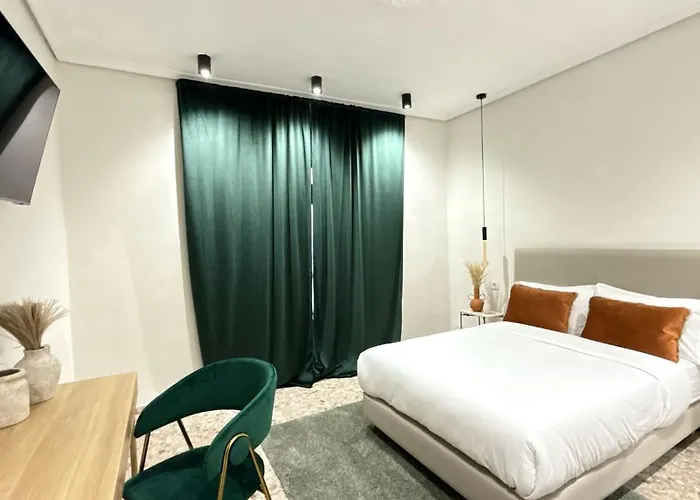 Valencia, Netflix, 4 Mins Walk To The Valensiya