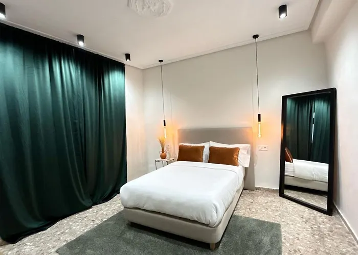Valencia, Netflix, 4 Mins Walk To The Valensiya