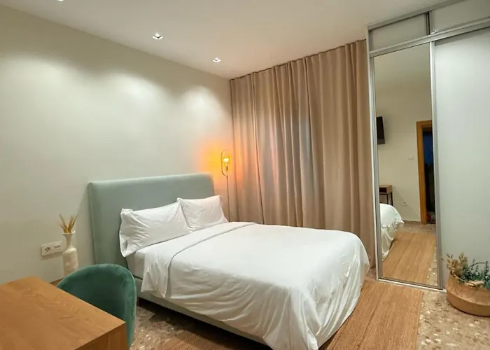 Pansiyon Valencia, Netflix, 4 Mins Walk To The Valensiya