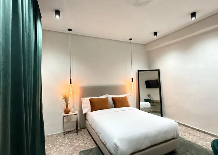 Valencia, Netflix, 4 Mins Walk To The Pansiyon Valensiya