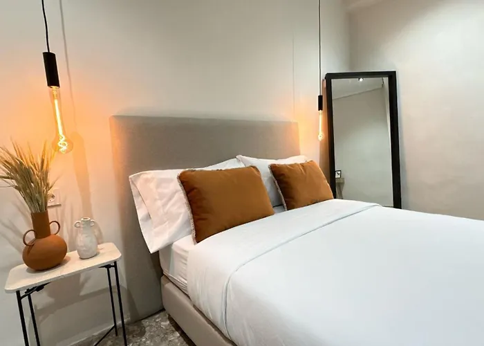 Pansiyon Valencia, Netflix, 4 Mins Walk To The