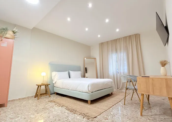 Pansiyon Valencia, Netflix, 4 Mins Walk To The