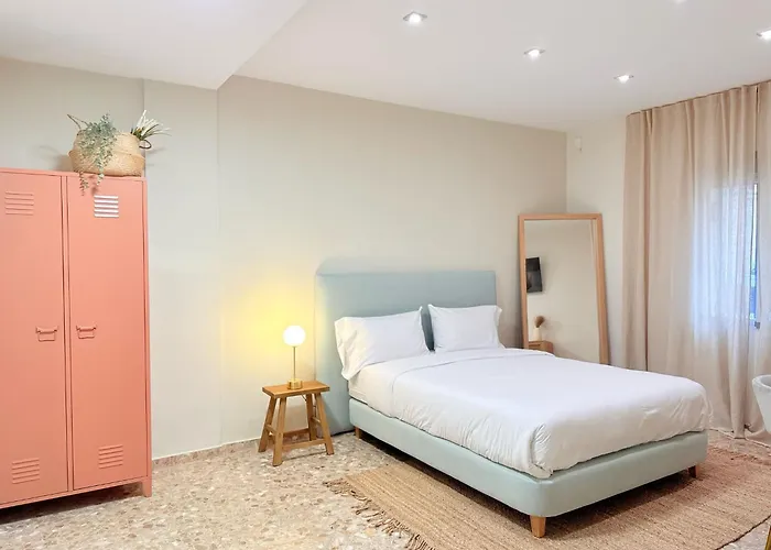 Valencia, Netflix, 4 Mins Walk To The Pansiyon
