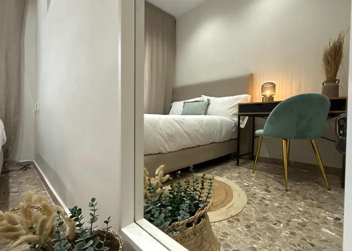 Valencia, Netflix, 4 Mins Walk To The Pansiyon *