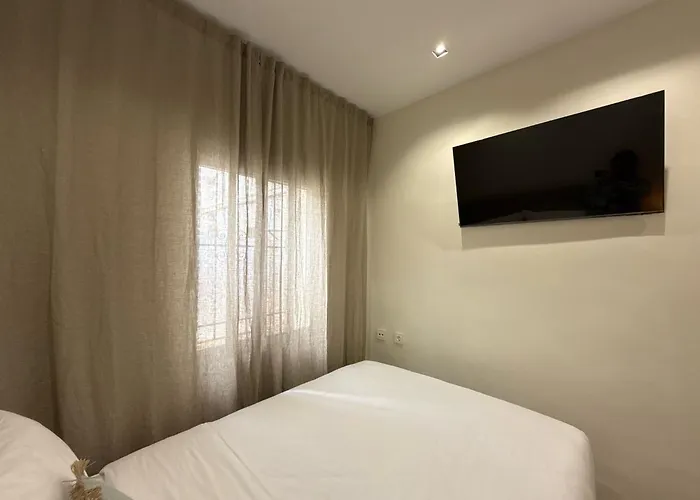 Pansiyon Valencia, Netflix, 4 Mins Walk To The *