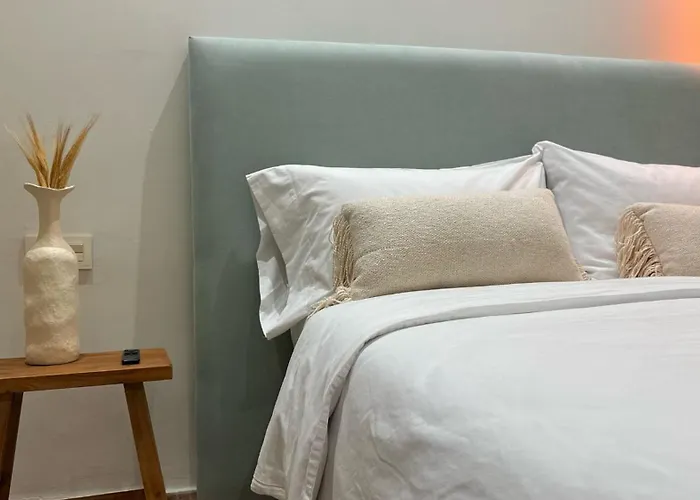 Pansiyon Valencia, Netflix, 4 Mins Walk To The Valensiya