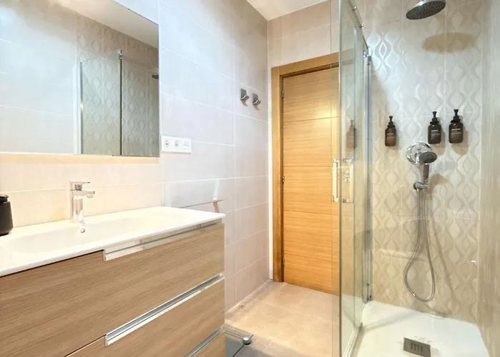 Valencia, Netflix, 4 Mins Walk To The Pansiyon Valensiya